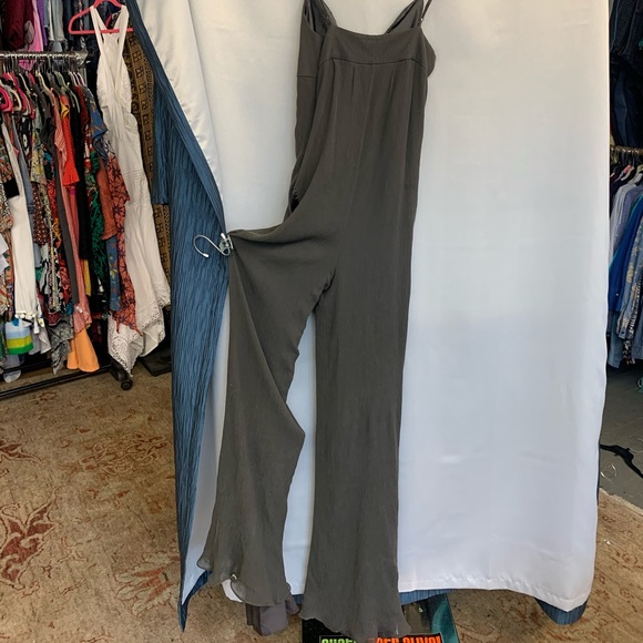 Elizabeth and James silk/cotton jumpsuit. Size 4 - Picture 2 of 8